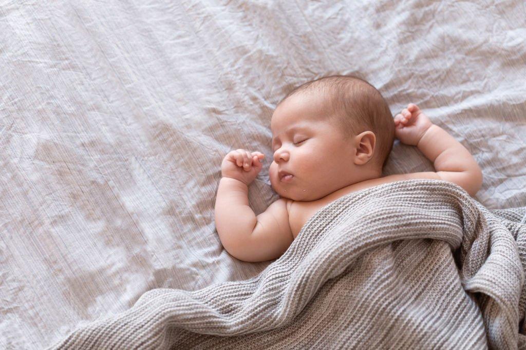 معاینات نوزاد در بدو تولد